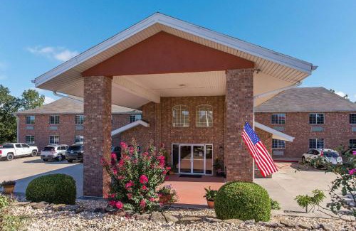 Branson Theater District Hotel | Rodeway Inn Branson, Brick House