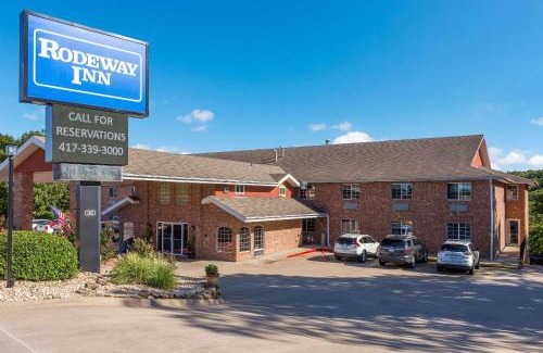 Branson Theater District Hotel | Rodeway Inn Branson, Brick House
