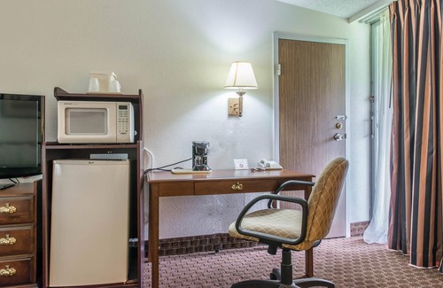 Brookville Hotel | Rodeway Inn Brookville
