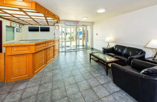 Edson Hotel | Rodeway Inn
