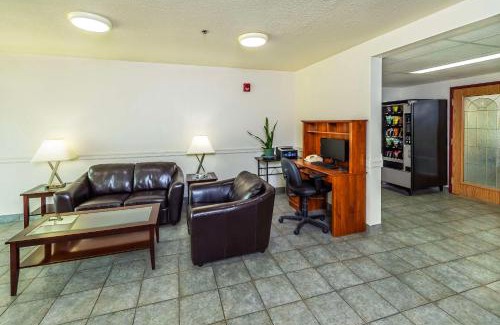 Edson Hotel | Rodeway Inn