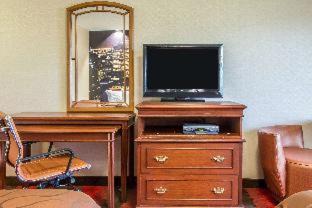 Little Ferry Hotel | Rodeway Inn Capri