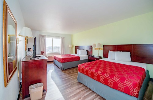 Rustic Hills Hotel | Rodeway Inn Central Colorado Springs