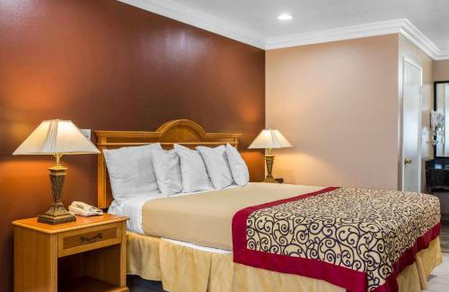 Cypress Hotel | Rodeway Inn Cypress - Buena Park