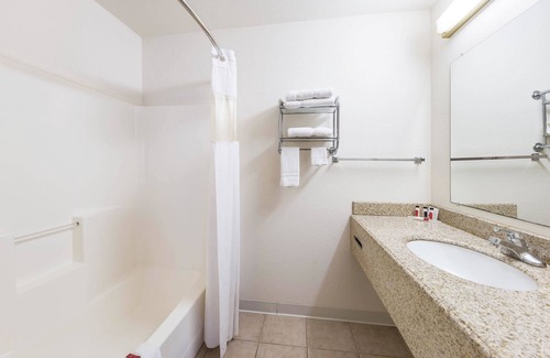 Decatur Hotel | Rodeway Inn Decatur
