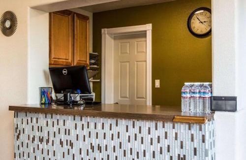 Hanford Hotel | Rodeway Inn Downtown Hanford