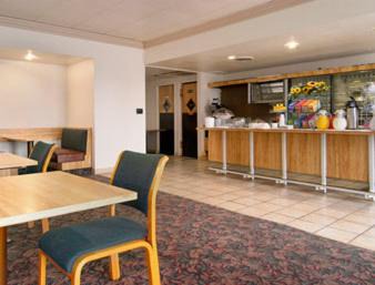 Enid Hotel | Rodeway Inn Enid South