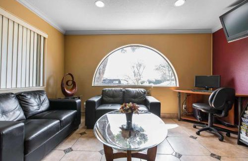 North Broadway Hotel | Rodeway Inn Escondido Downtown