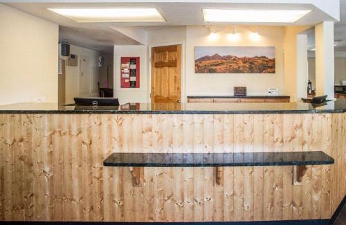 Evans Hotel | Rodeway Inn Greeley