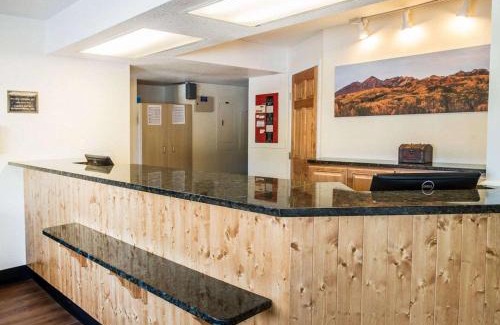 Evans Hotel | Rodeway Inn Greeley