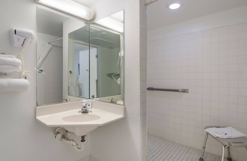 Evans Hotel | Rodeway Inn Greeley