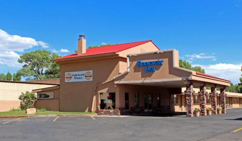 Gunnison Hotel | Rodeway Inn Gunnison - Crested Butte