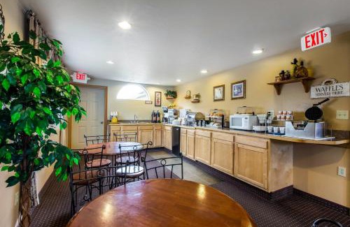 Gunnison Hotel | Rodeway Inn Gunnison - Crested Butte