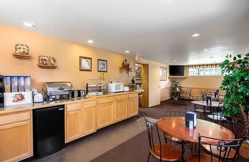Gunnison Hotel | Rodeway Inn Gunnison - Crested Butte