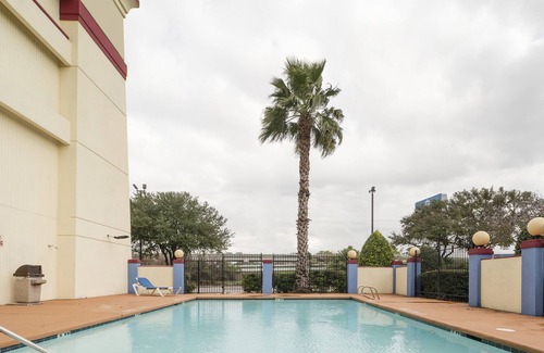 Greater Greenspoint Hotel | Rodeway Inn Houston North Greenspoint