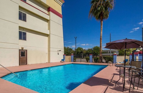 Greater Greenspoint Hotel | Rodeway Inn Houston North Greenspoint