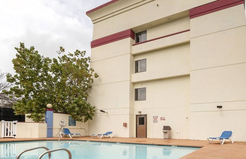 Greater Greenspoint Hotel | Rodeway Inn Houston North Greenspoint