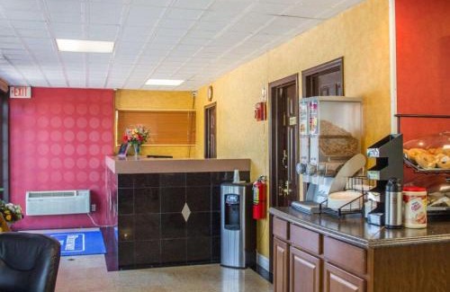 Huntington Station Hotel | Rodeway Inn Huntington Station - Melville