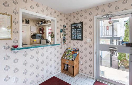 Milford Hotel | Rodeway Inn Milford - I-84