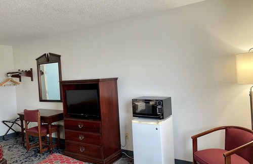 Lamoni Hotel | Rodeway Inn near I-35 Lamoni
