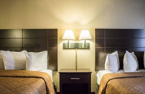 Tampa Hotel | Rodeway Inn Near Ybor City - Casino