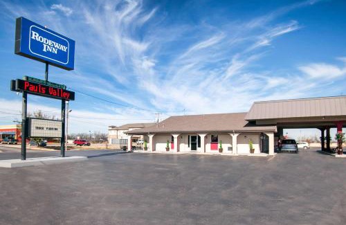 Pauls Valley Hotel | Rodeway Inn Pauls Valley