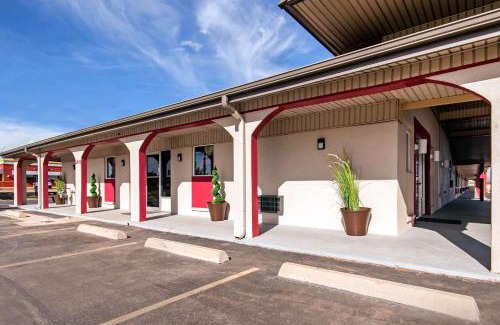 Pauls Valley Hotel | Rodeway Inn Pauls Valley