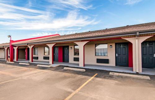 Pauls Valley Hotel | Rodeway Inn Pauls Valley
