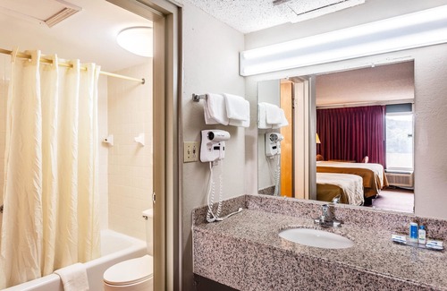 Mount Vernon Hotel | Rodeway Inn Renfro Valley