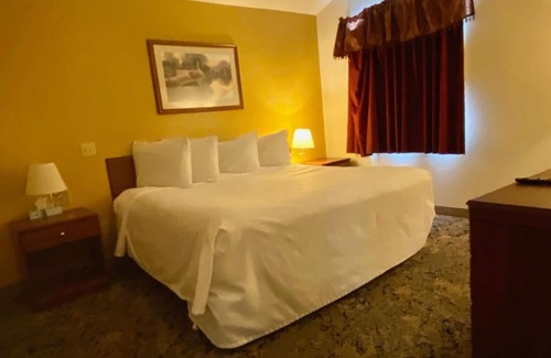 Salina Hotel | Rodeway Inn Salina North