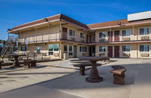 San Bernardino Hotel | Rodeway Inn San Bernardino - Colton