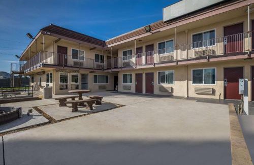 San Bernardino Hotel | Rodeway Inn San Bernardino - Colton