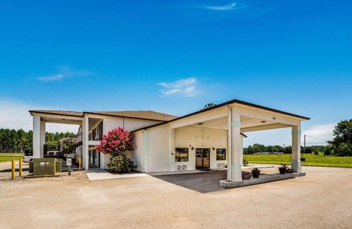 Sandersville Hotel | Rodeway Inn Sandersville