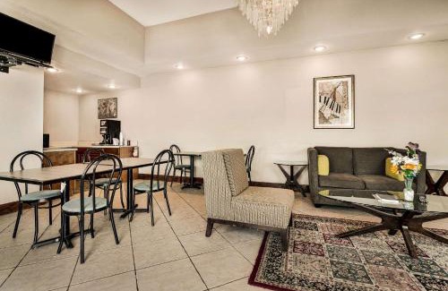 Sandersville Hotel | Rodeway Inn Sandersville