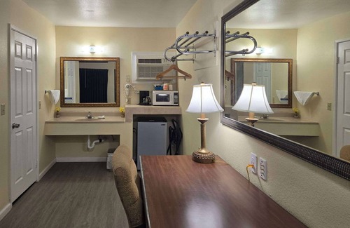 Blythe Hotel | Rodeway Inn & Suites Blythe I-10
