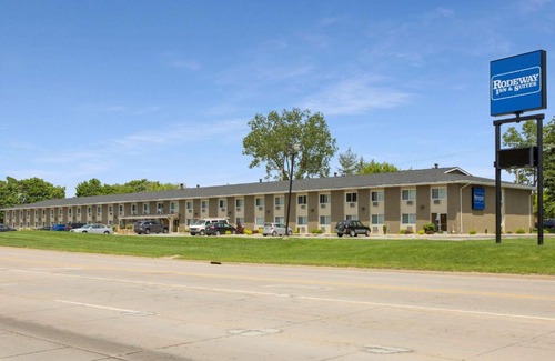 East Paris Hotel | Rodeway Inn & Suites Grand Rapids Southeast