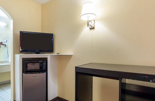 FM 1960 Hotel | Rodeway Inn & Suites Humble, TX