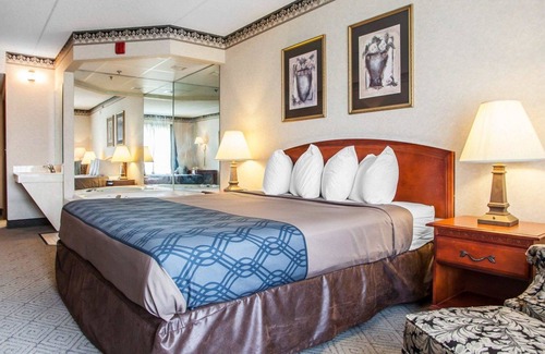 Milwaukee Hotel | Rodeway Inn & Suites Milwaukee Airport