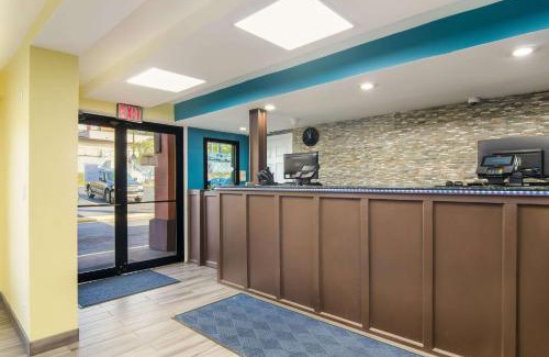Monroeville Hotel | Rodeway Inn & Suites Monroeville-Pittsburgh