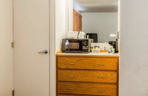 Omak Hotel | Rodeway Inn & Suites Omak - Okanogan