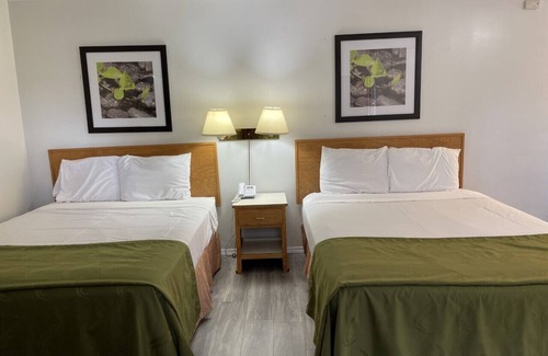 Omak Hotel | Rodeway Inn & Suites Omak - Okanogan