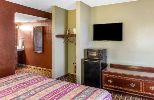 Smyrna Hotel | Rodeway Inn & Suites Smyrna - Nashville Area