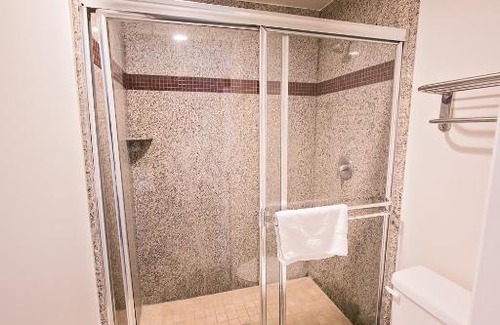 Bellflower Hotel | Rodeway Inn & Suites