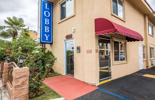 Bellflower Hotel | Rodeway Inn & Suites