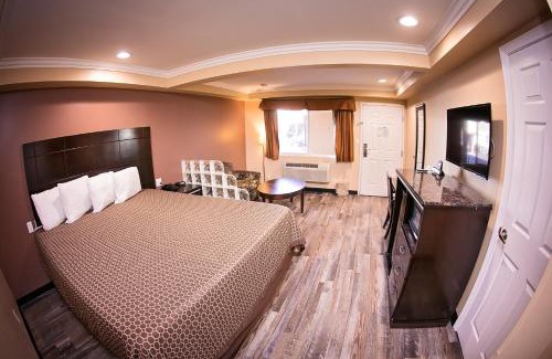 Bellflower Hotel | Rodeway Inn & Suites