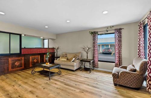 Brookhaven Hotel | Rodeway Inn & Suites