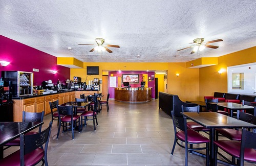 Monticello Hotel | Rodeway Inn & Suites
