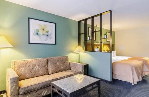 Williamsburg Hotel | Rodeway Inn & Suites Williamsburg Central