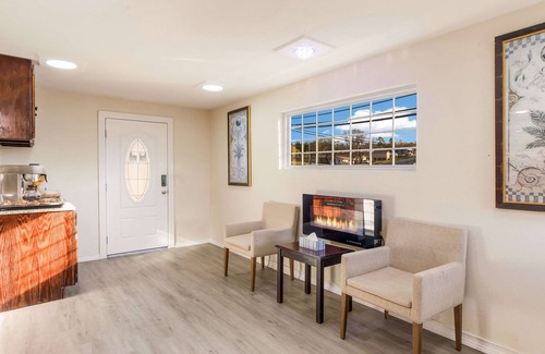 Berryville Hotel | Rodeway Inn