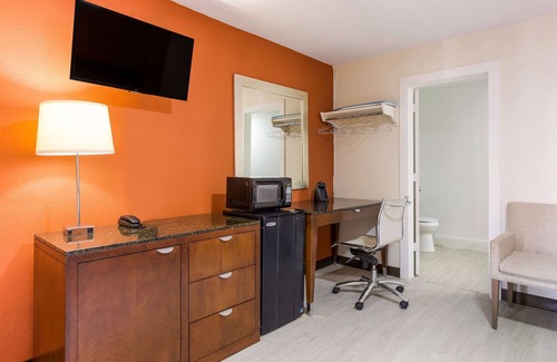 Berryville Hotel | Rodeway Inn